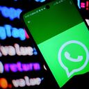 En esta ilustración fotográfica, se muestra un logotipo de WhatsApp en