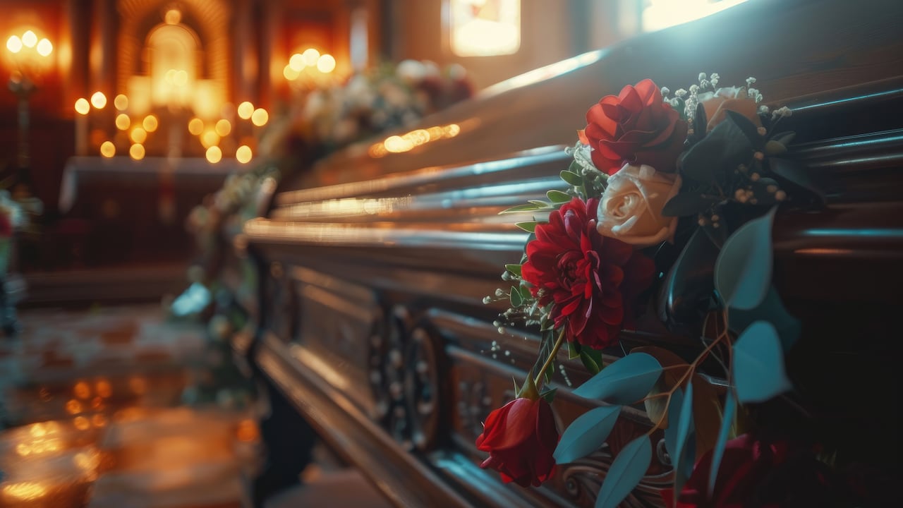 El auxilio funerario tiene un límite definido en salarios mínimos legales.