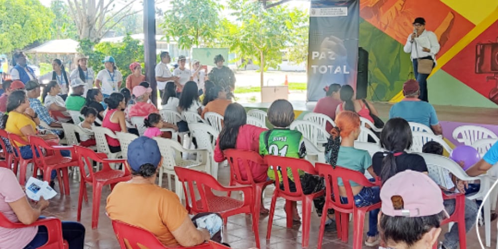 Excombatientes de las Farc se capacitan para entender el sistema electoral colombiano.