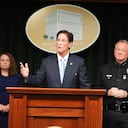 El fiscal de distrito de Los Ángeles, Nathan Hochman, responde preguntas el lunes 20 de abril de 2026 en Los Ángeles sobre el caso del cantante D4vd, acusado de asesinar a una niña de 14 años cuyo cuerpo desmembrado fue encontrado en su automóvil.