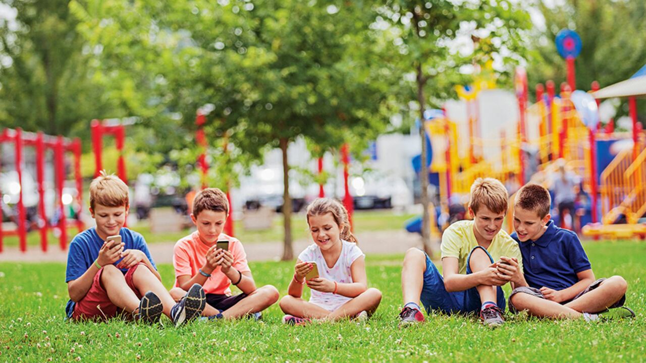 La Organización Mundial de la Salud estima que para 2022 por lo menos un tercio (35 por ciento) de los jóvenes entre los 13 y los 17 años utilizaron aplicaciones como YouTube, TikTok, Instagram, Snapchat y Facebook.