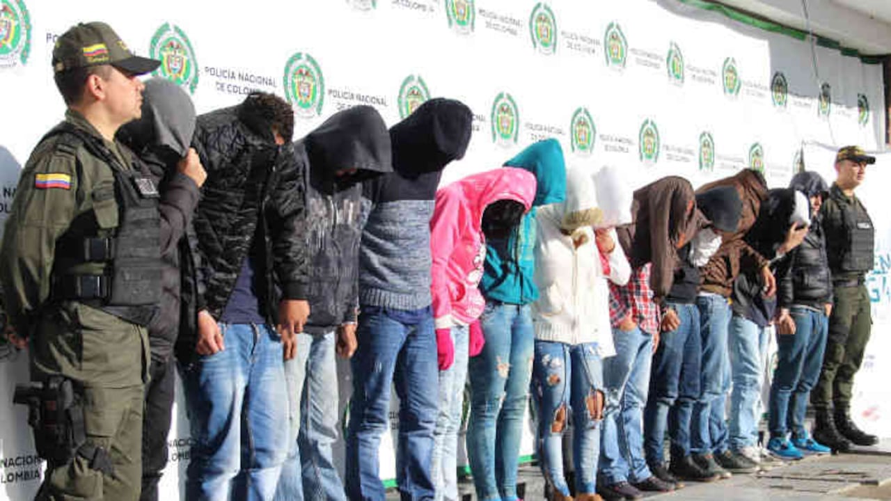 Las 13 personas fueron puestas a disposición de las autoridades.