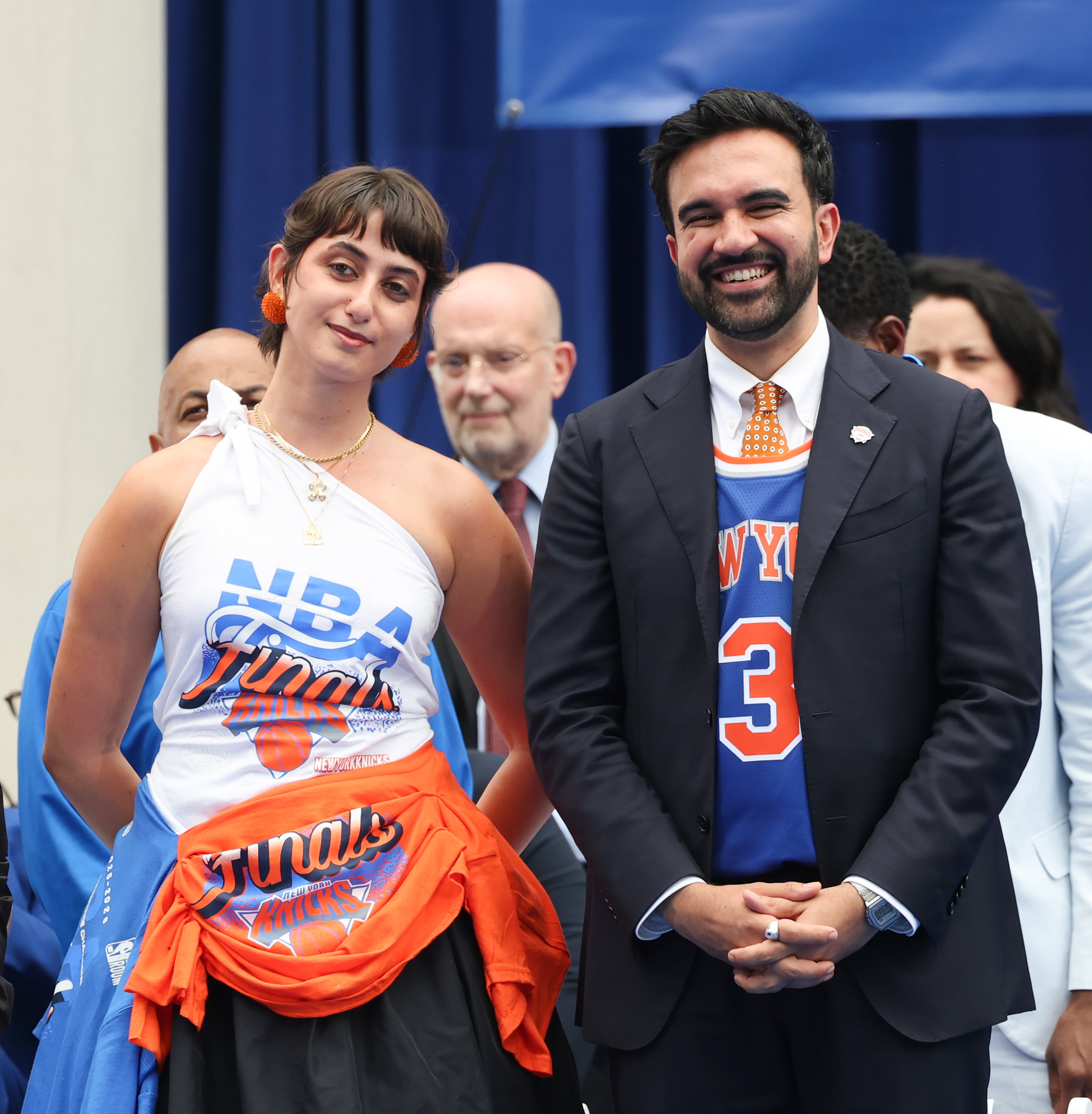 El alcalde de Nueva York, Zohran Mamdani, y su esposa, Rama Duwaji, son fanáticos de los Knicks de la NBA.