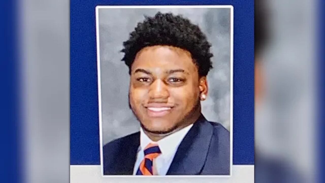 Como Christopher Darnell Jones Jr. fue identificado el estudiante capturado por las autoridades de Estados Unidos, sindicado del tiroteo que dejó policía tres muertos en la Universidad de Virginia, en la ciudad estadounidense de Charlottesville.