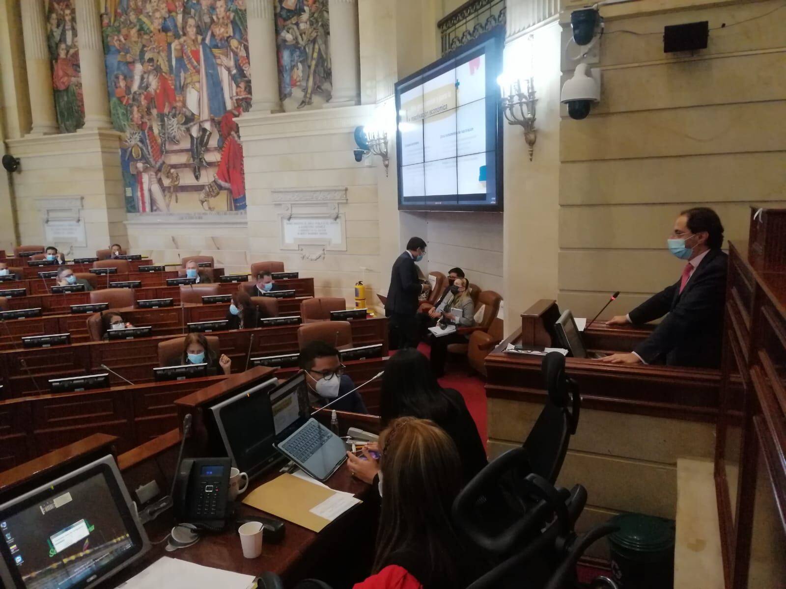 La primera oportunidad del ministro de Hacienda con los integrantes de las comisiones económicas, para argumentar la reforma tributaria