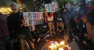 El Tribunal Supremo Electoral de Bolivia (TSE) actualizó el lunes los datos del recuento rápido señalando una estrechísima victoria para Evo Morales, sobre Carlos Mesa, lo que generó descontento entre los opositores a Morales. Foto:EPA/BBC