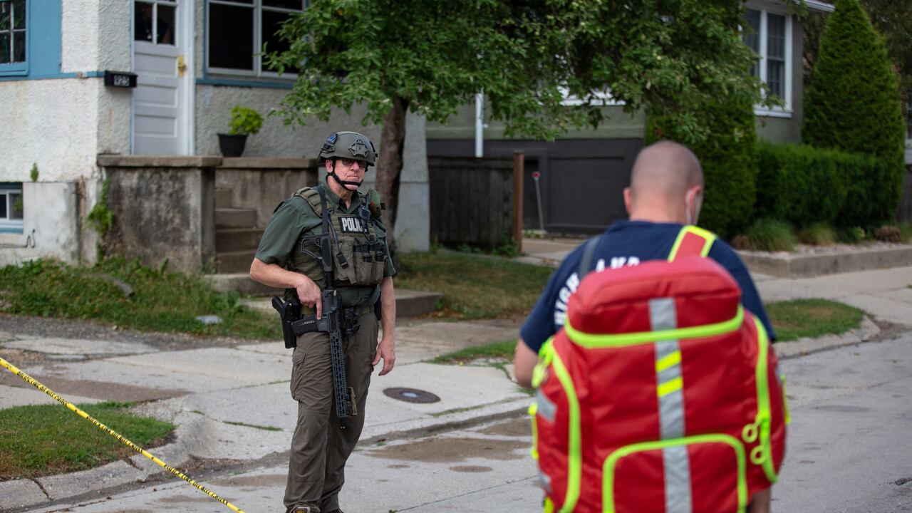 HIGHLAND PARK, IL - JULY 04: Police investigate outside the home of the mother of the man detained in the mass shooting at a Fourth of July parade on July 4, 2022 in Highland Park, Illinois. Police have detained Robert �Bobby� E. Crimo III, 22, in the shooting in which six people were killed and 19 injured, according to published reports. Jim Vondruska/Getty Images/AFP (Photo by Jim Vondruska / GETTY IMAGES NORTH AMERICA / Getty Images via AFP)