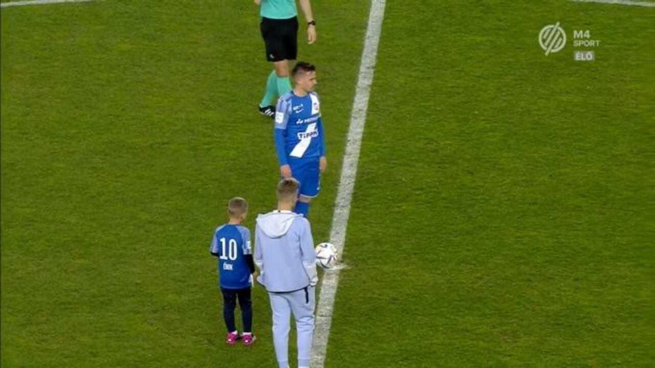 Énok Varga el pequeño al que un arquero hungaro le atajó dos tiros el día de su cumpleaños