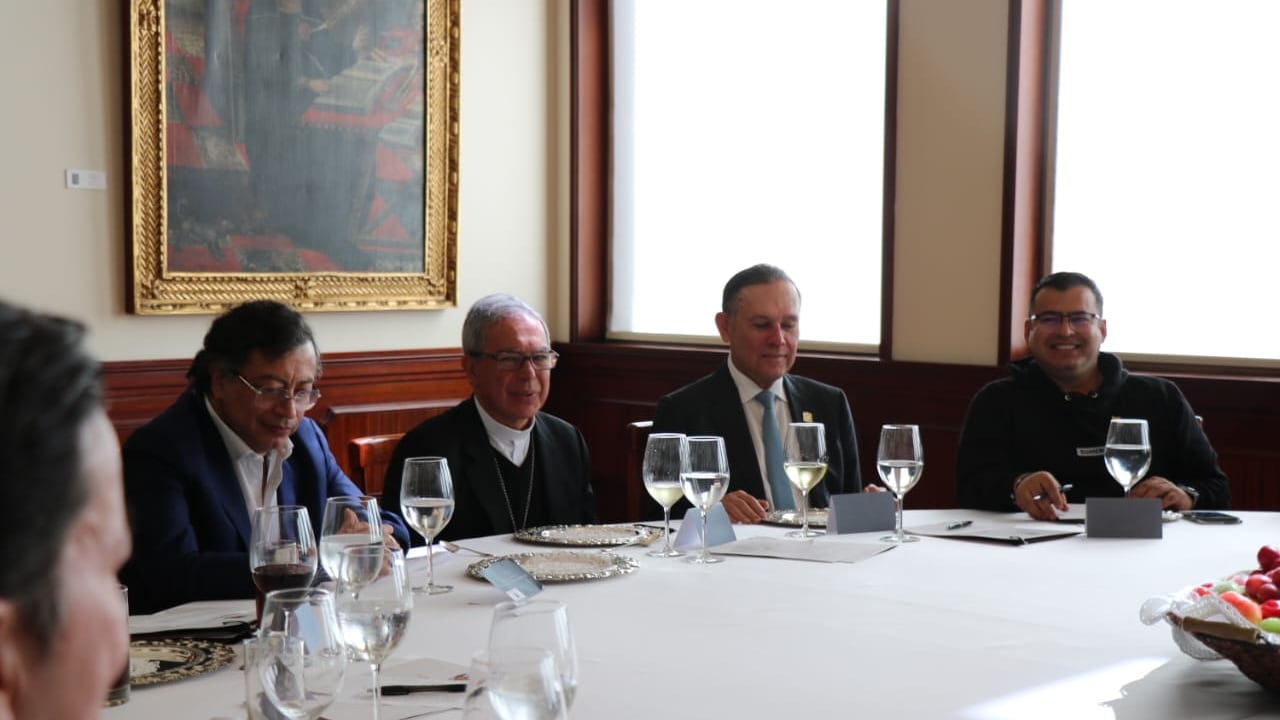 Reunión Iglesia católica, Gustavo Petro, Efraín Cepeda y líderes de las ramas del poder.