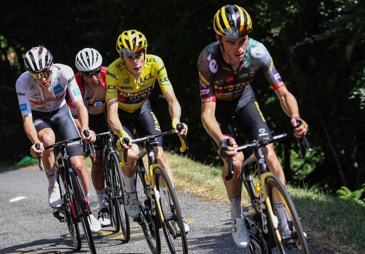 (From L to R): UAE Team Emirates team's Slovenian rider Tadej Pogacar, Team Arkea-Samsic team's Colombian rider Nairo Quintana, Jumbo-Visma team's Danish rider Jonas Vingegaard and Jumbo-Visma team's American rider Sepp Kuss cycle during the 16th stage of the 109th edition of the Tour de France cycling race, 178,5 km between Carcassonne and Foix in southern France, on July 19, 2022. (Photo by Thomas SAMSON / AFP)