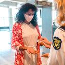 En los aeropuertos las autoridades realizan pruebas para detectar posibles drogas o narcóticos.