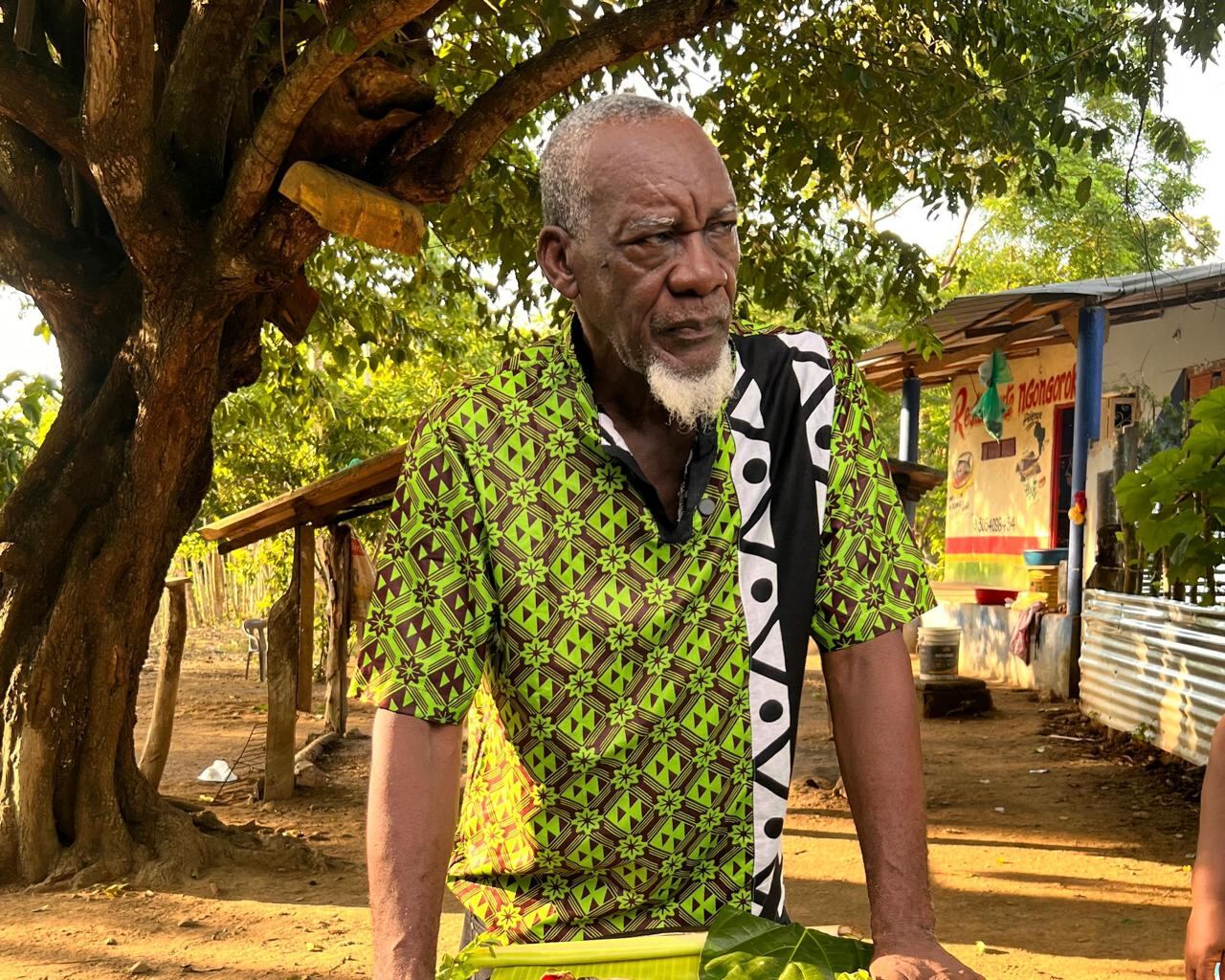 En 2009, Simarra no sabía leer ni escribir, pero su sazón era impecable. Su receta más emblemática, el arroz con bleo, la había aprendido de sus padres a través de la oralidad.