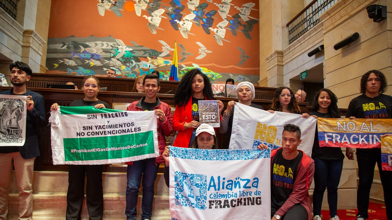 A dos debates de convertirse en ley, se realizó audiencia pública para prohibir el fracking en Colombia.