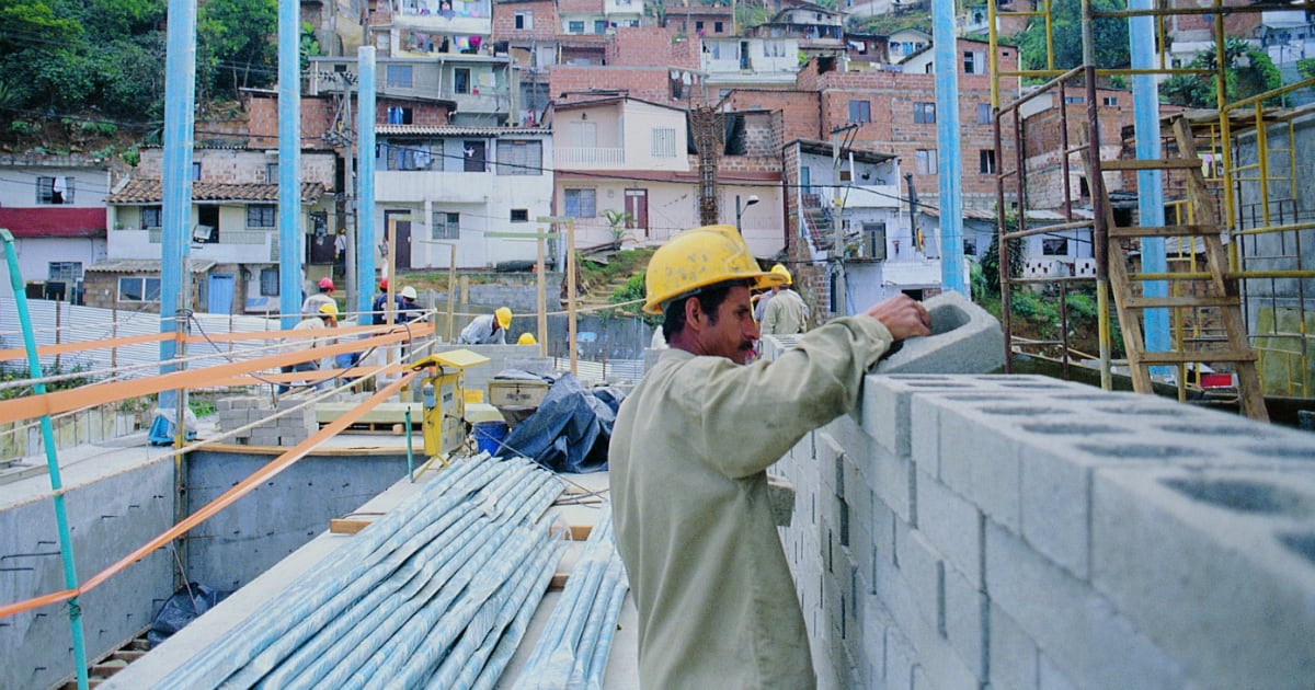 Los precios de las viviendas sociales en Colombia (interés social e interés prioritario) están atadas al aumento del salario mínimo.