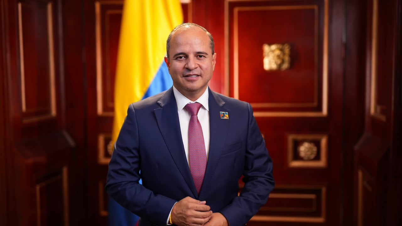 El senador Juan Espinal fue elegido como presidente de la Comisión Quinta del Senado.