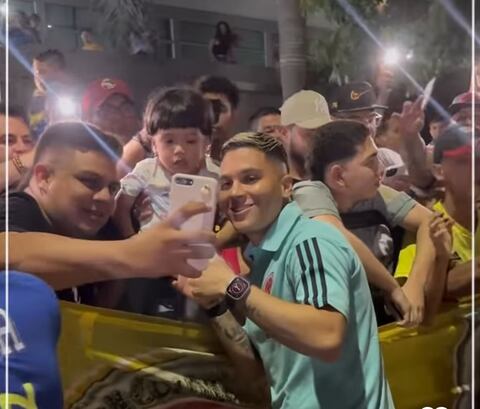 Recibimiento a la Selección Colombia en el hotel