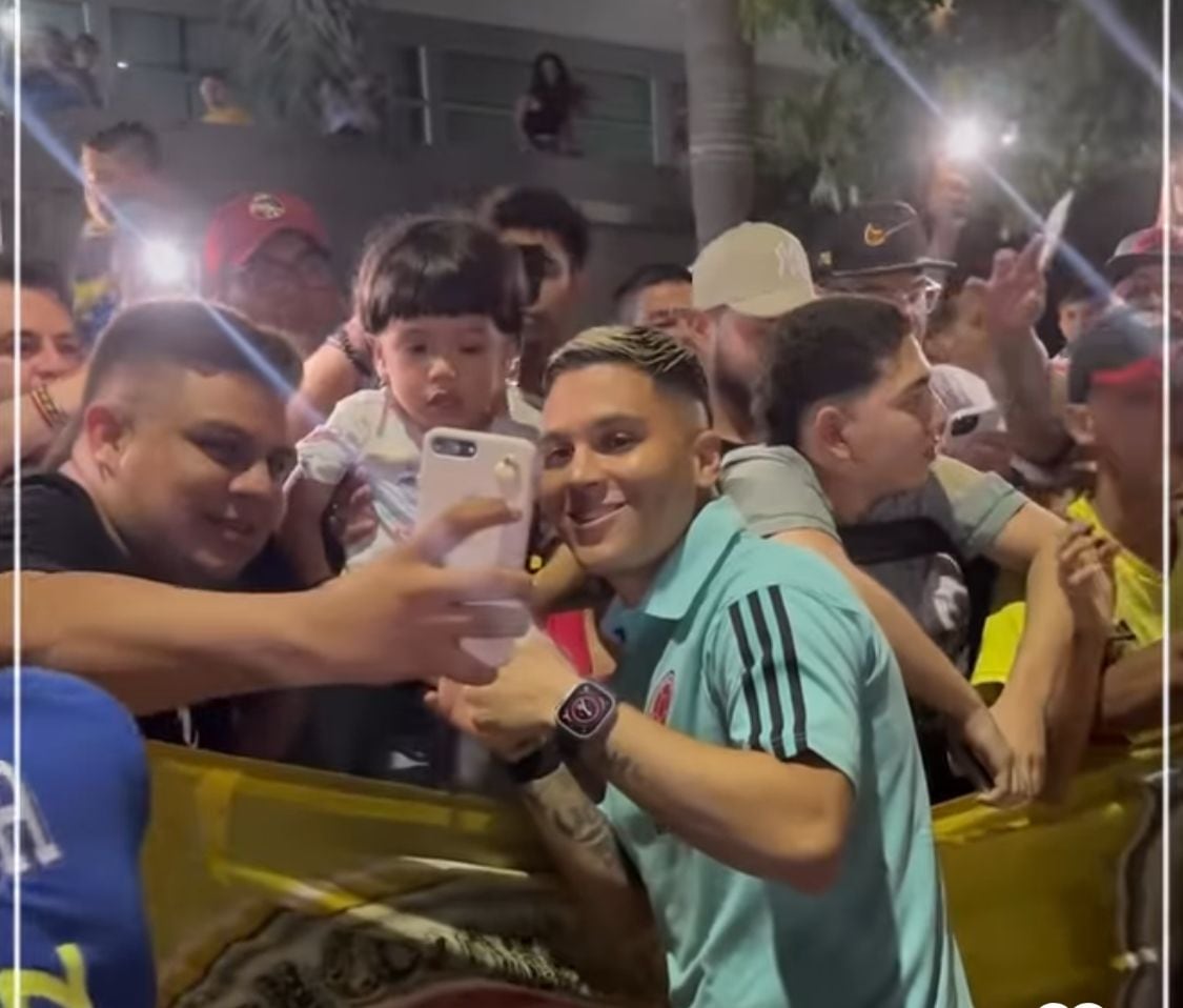 Recibimiento a la Selección Colombia en el hotel