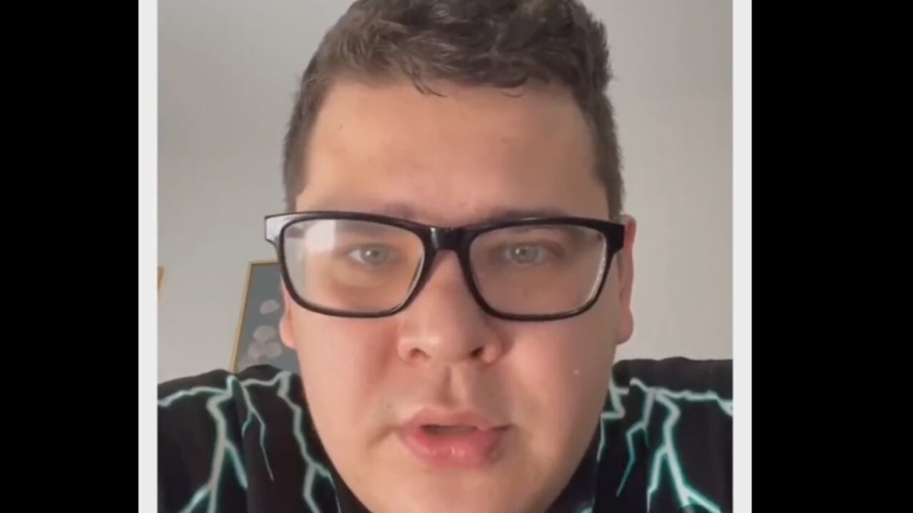 Pantallazo de video del rapero Walkie, publicado en la cuenta de twitter @visegrad24