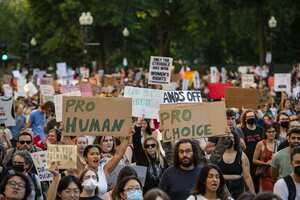 Estados gobernados por los demócratas, como Nueva York, California, Oregon o el estado de Washington, han prometido que se convertirán en “santuarios” para las mujeres que deseen abortar.