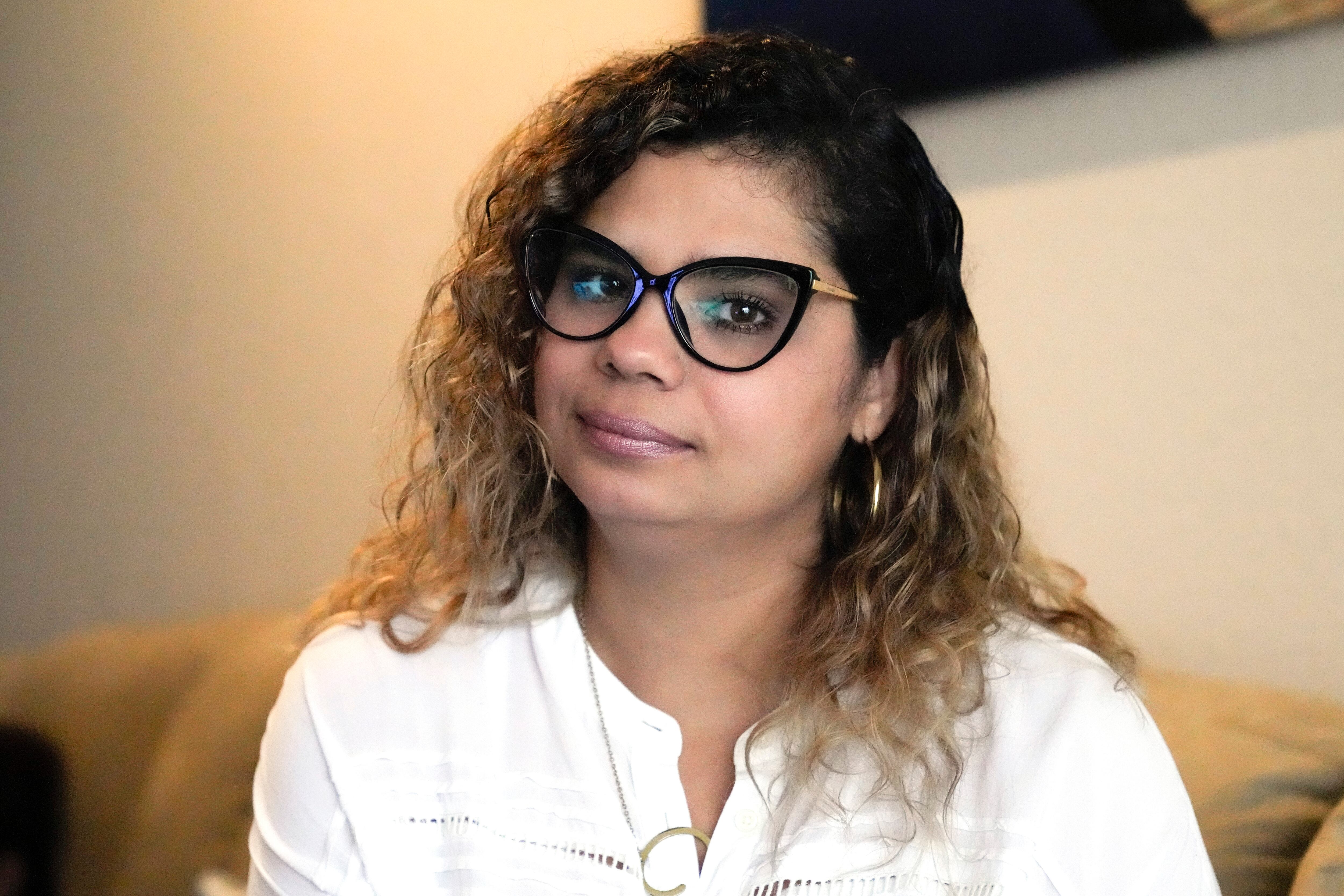 El reciente anuncio de TPS del departamento de Seguridad Nacional alcanza a unos 472.000 venezolanos, que se suman a otros más de 242.000 que ya estaban protegidos con un estatus temporal similar anunciado en 2021 y 2022.