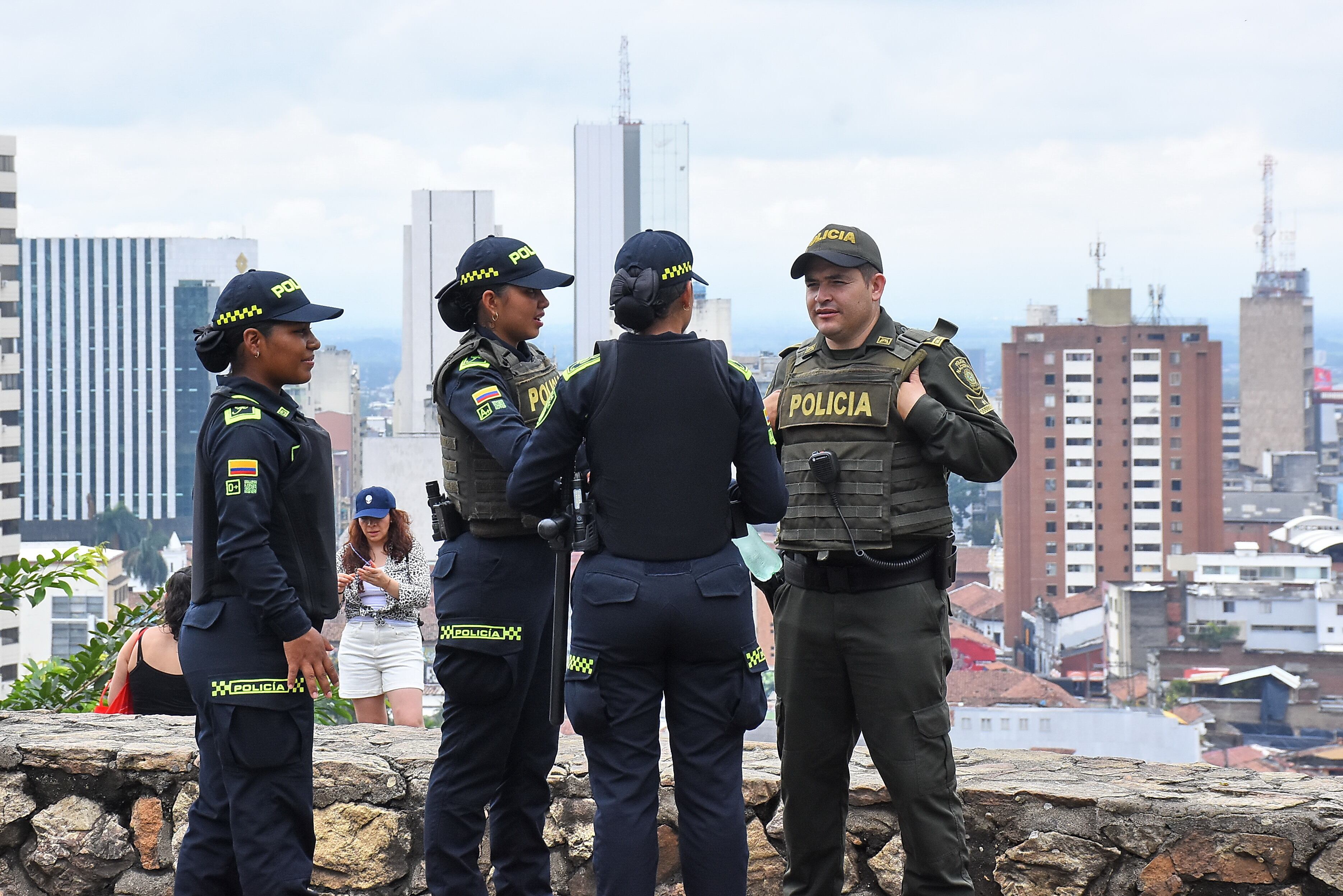 Tras la llegada de 700 policías a Santiago de Cali, se puede observar más presencia de la fuerza pública en varios sectores de la ciudad, esto genera más seguridad entre los caleños.