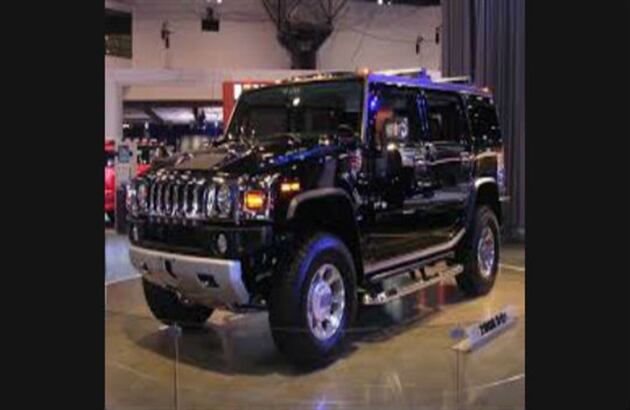 Hummer: Podría ser un problema parquear esta camioneta, sin embargo, sus tableros y sistema de control de parqueo, le ayudan al conductor a guiarse para evitar accidentes.