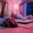 Es importante no poner los mouses sobre una superficie como mesas o vidrio