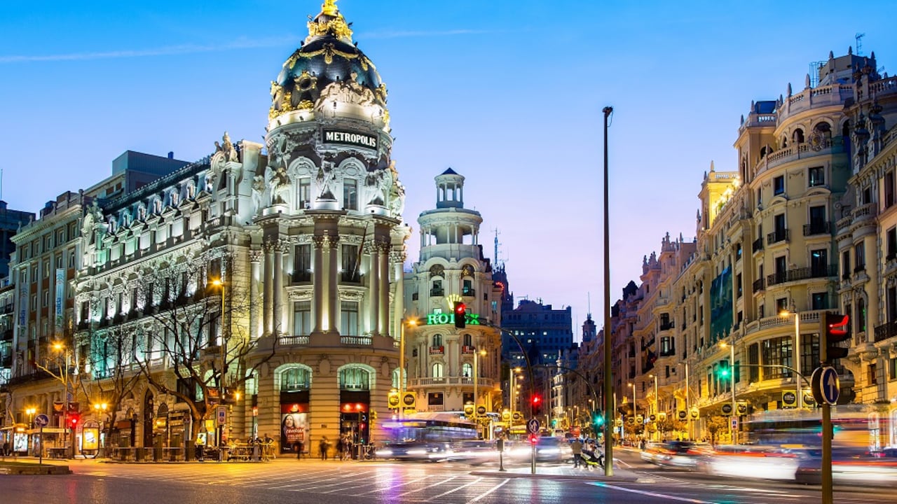 Stopover Hola Madrid le permite disfrutar y conocer de lugares como La Gran Vía, en la capital española.