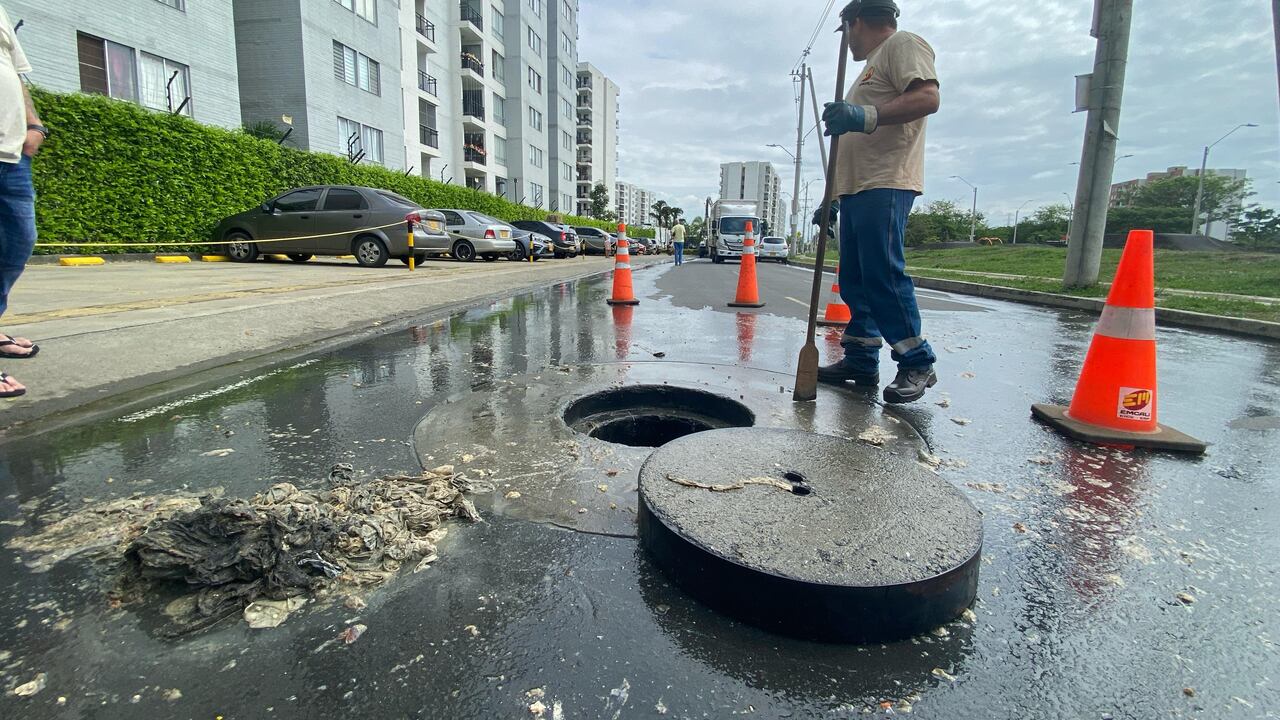 Mala disposición de pañitos húmedos en Cali
