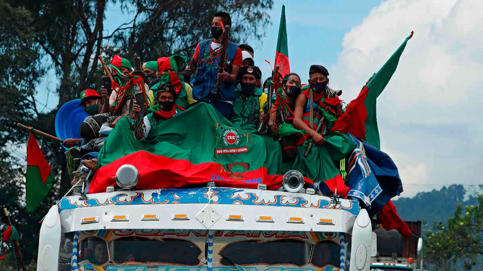 En la foto se ve a indígenas, miembros del Cric, durante la minga en Bogotá.