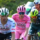 Tadej Pogačar y Daniel Martínez mano a mano en el Giro de Italia 2024