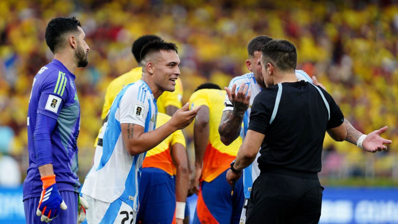 Intenso partido en Barranquilla en el que Colombia anotó dos goles.