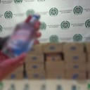 Al menos 886 botellas con aguardiente fueron halladas en un parqueadero público.