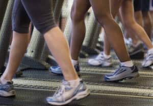 Hace varios años un par de tenis servía para todos los deportes. Pero los avances en biomecánica han mostrado que cada actividad deportiva necesita de un tipo de calzado.