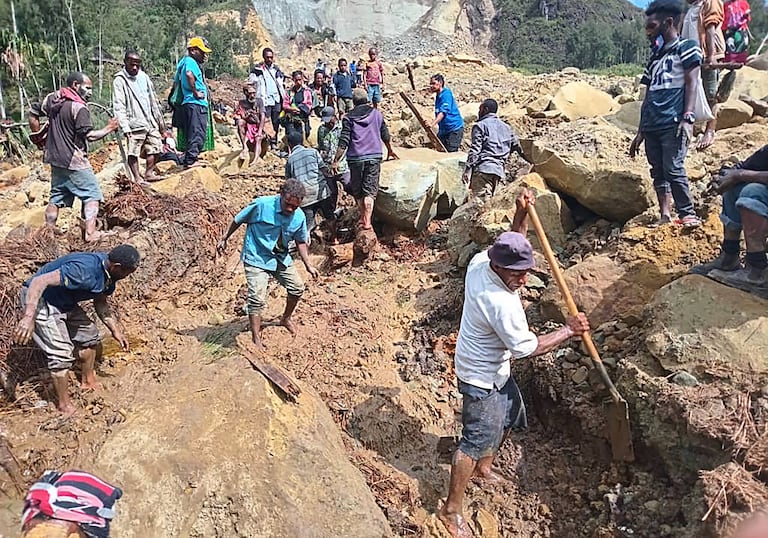 Deslizamiento de tierra mató más de 600 personas en Nueva Guinea.