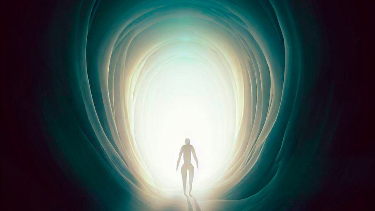 Representación de un alma que pasa el túnel de la vida a la muerte.