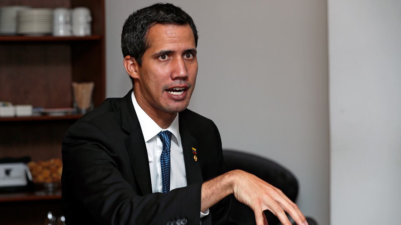 Juan Guaidó salió del país en un vuelo comercial hacia los Estados Unidos.
Bogotá, febrero 25 de 2019
Foto Leon Darío Peláez/ Semana