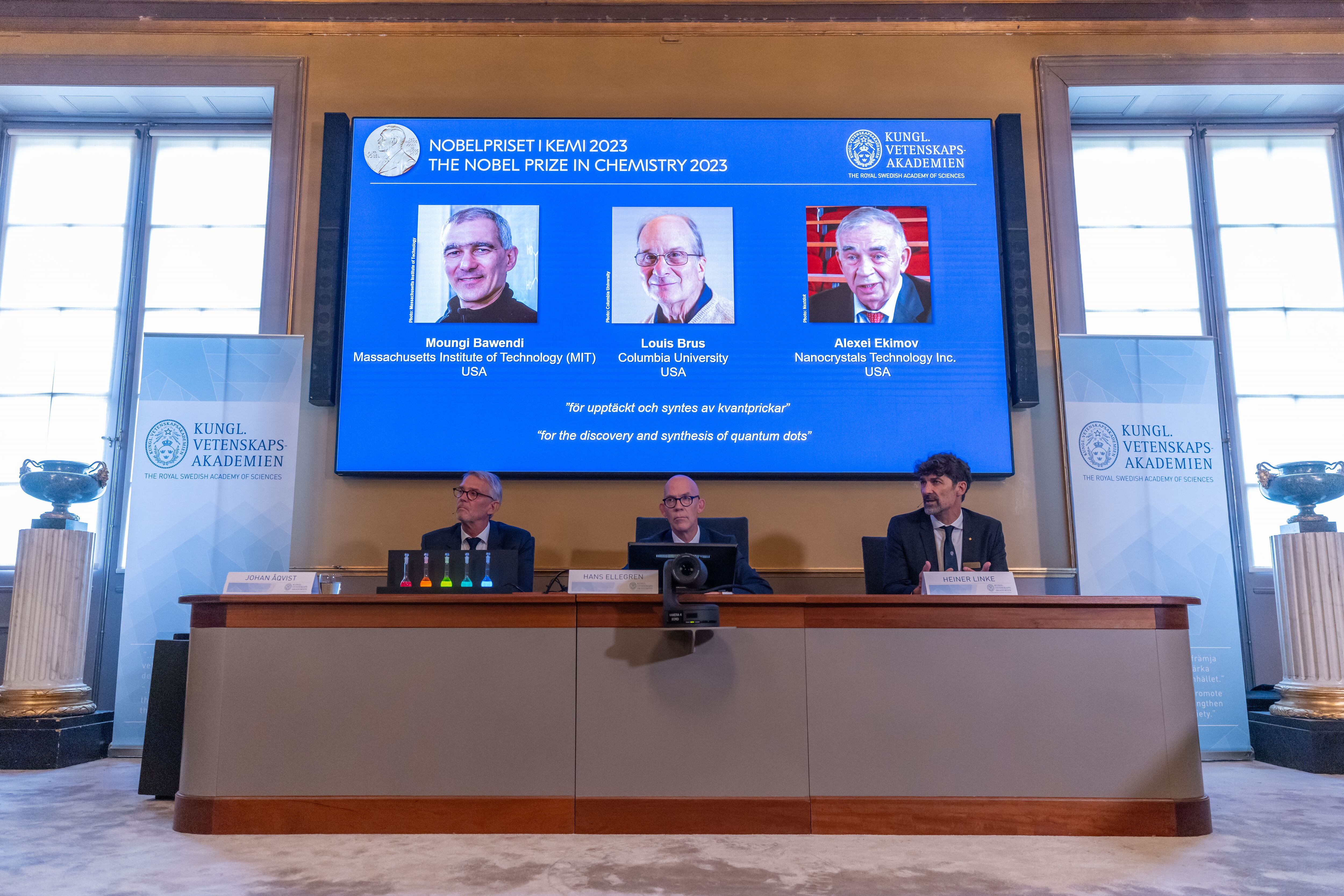 Moungi G. Bawendi L, Louis E. Brus M y Alexei I. Ekimov ganaron el premio Nobel de Química.