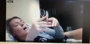 La abogada cucuteña Vivian Polanía dejó en evidencia que se encontraba acostada en su cama fumando mientras se adelantaba una audiencia virtual.