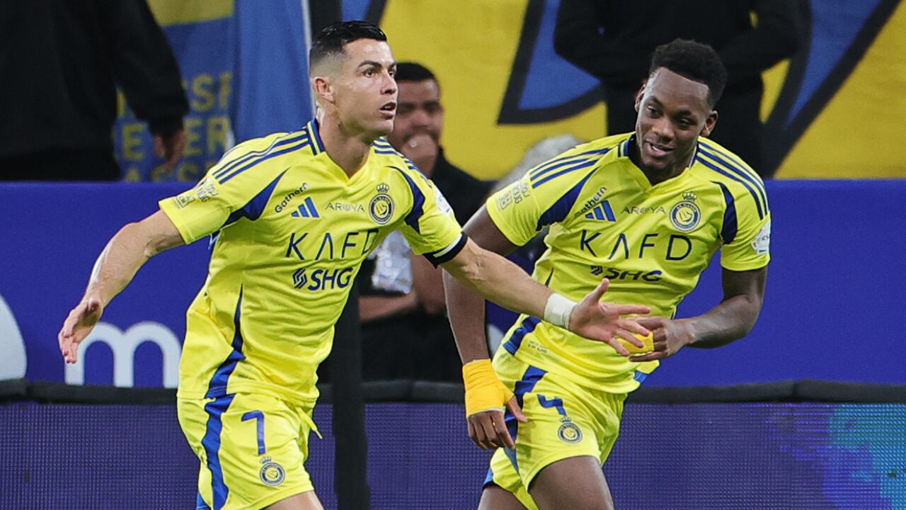 Jhon Durán junto a Cristiano en Al-Nassr