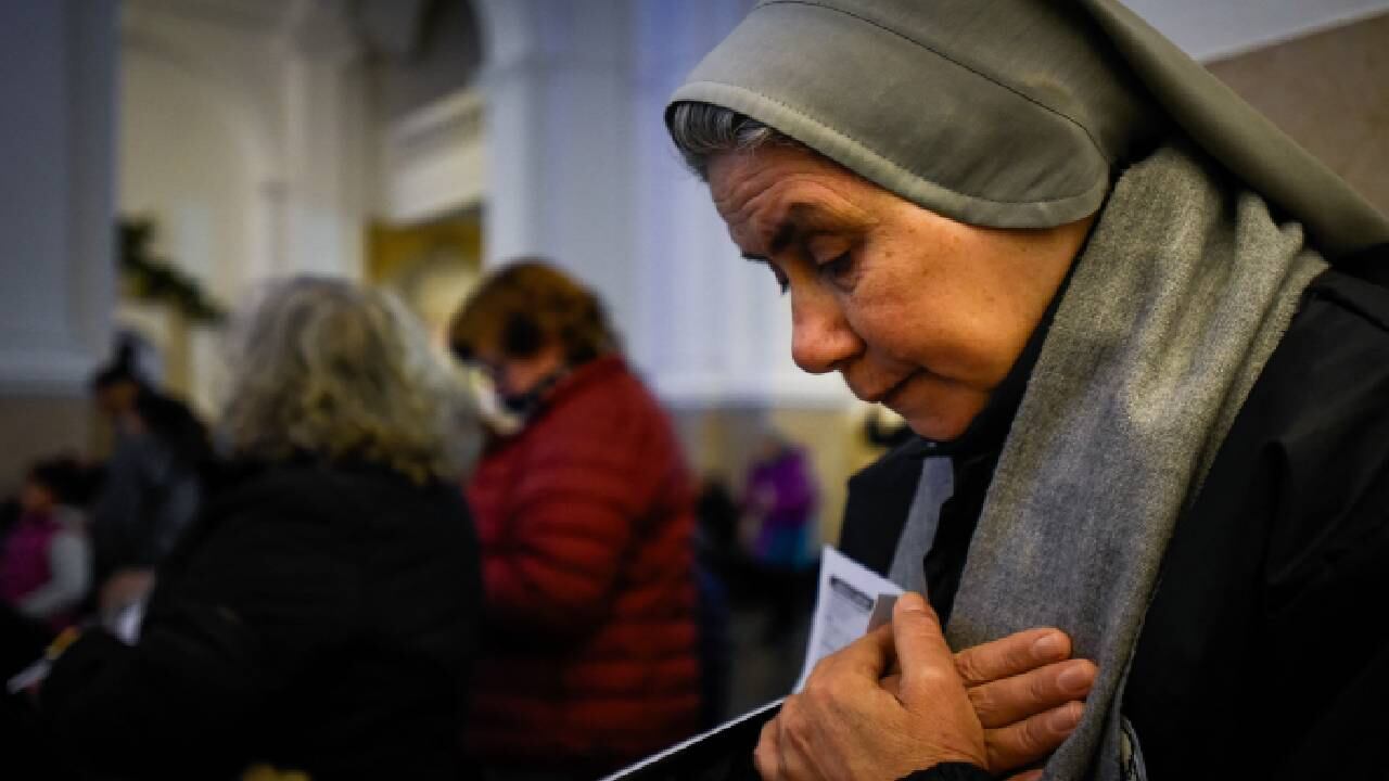 "Sin delito mío corren y se preparan;
despierta para venir a mi encuentro, y mira", dice un fragmento del salmo 59.