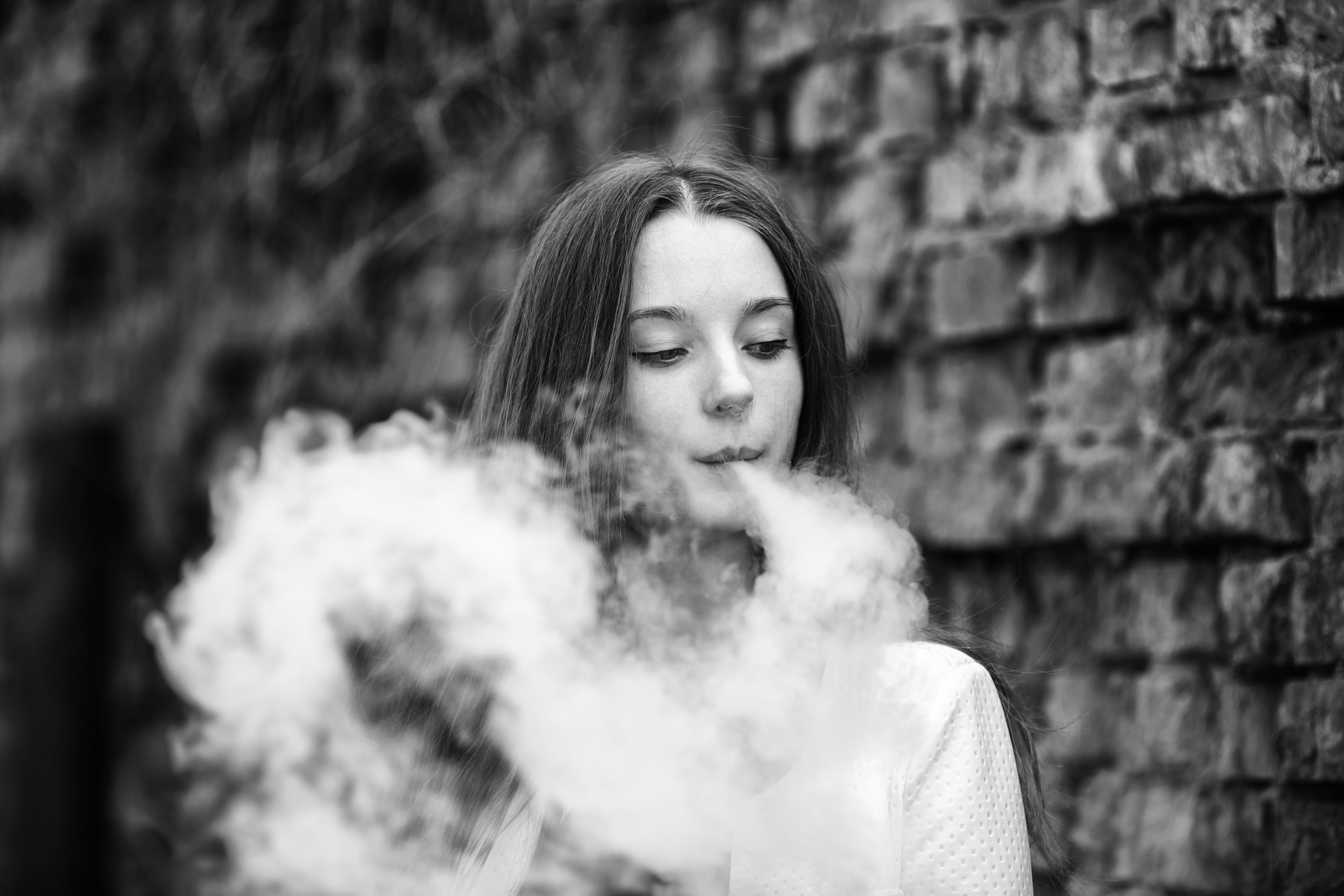 "Los baños de los colegios se volvieron el tumulto de vapeadores, en las horas de descanso y es muy común en las reuniones sociales de los jóvenes", afirma el doctor Augusto Rodríguez, neumólogo del Centro Médico Imbanaco.