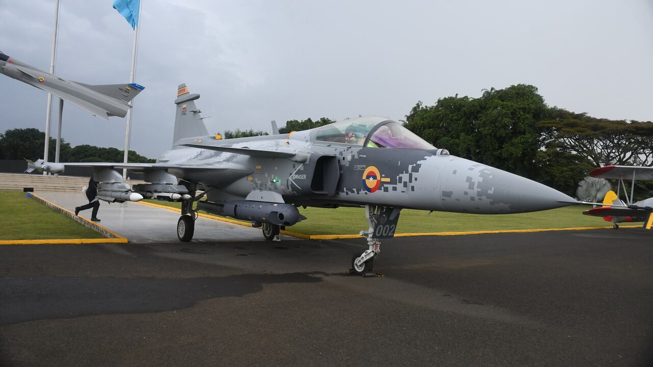 Contraloría le pune la lupa a la compra de los aviones Gripen.