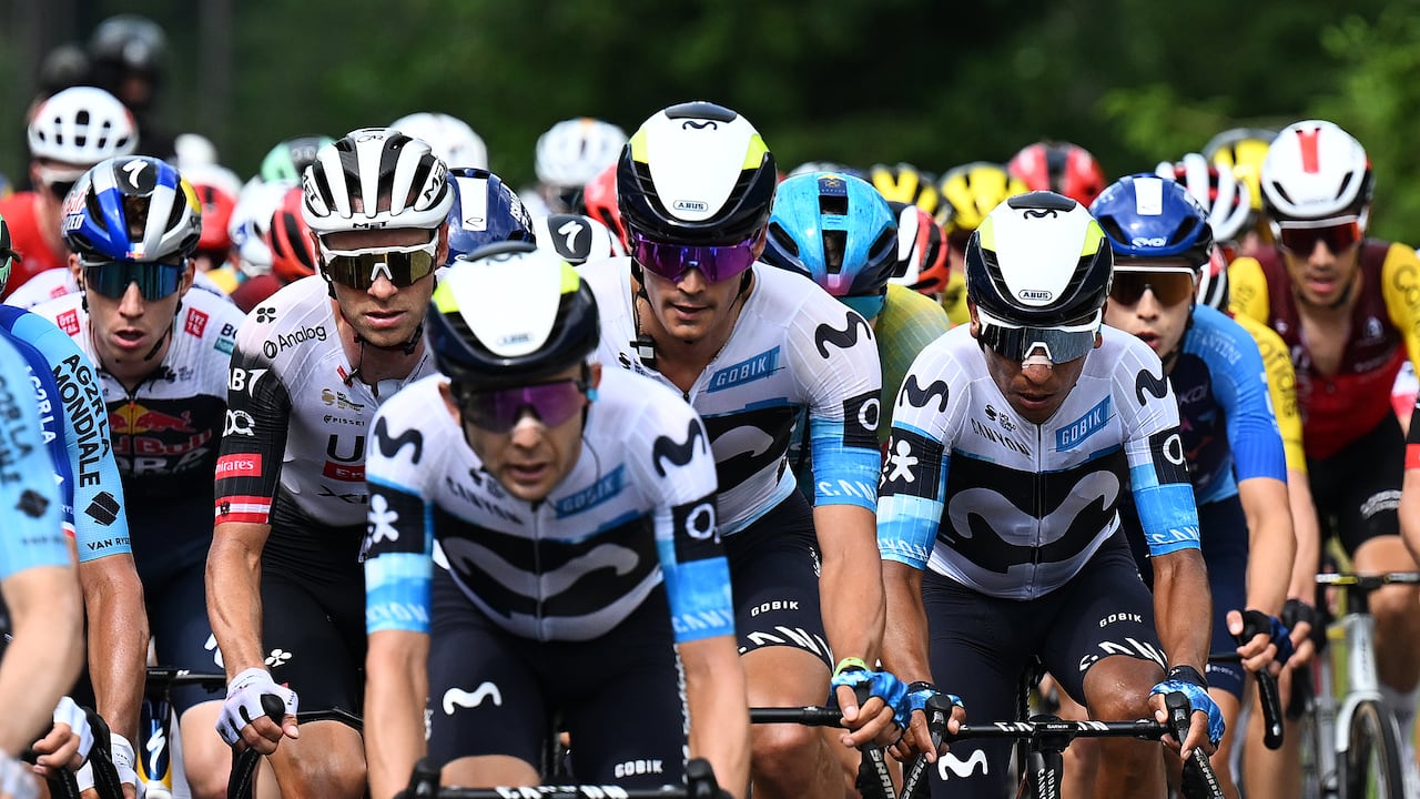 Nairo Quintana en el pelotón del Tour de Suiza 2025.