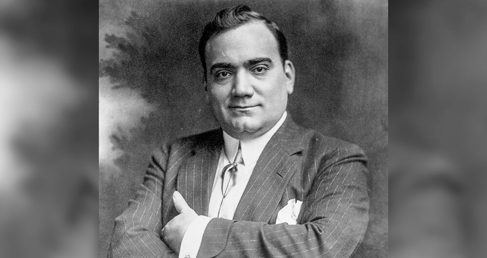 A Enrique Caruso su voz lo salvó del oprobio al que se expuso por manilargo.