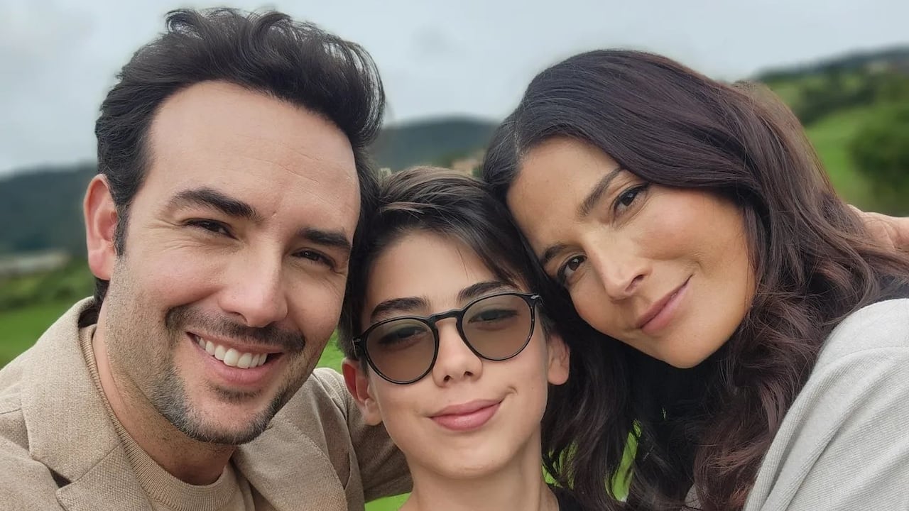Amador es el hijo de Sebastián Martínez y Kathy Sáenz y es también un habilidoso deportista.