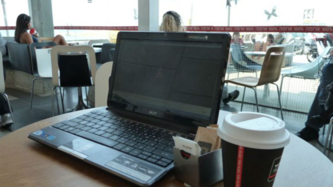 El servicio dispone de una velocidad de conexión 1 MB por usuario.