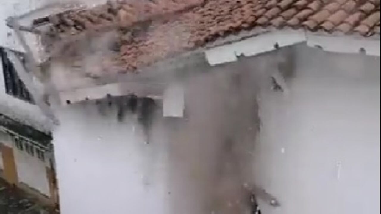 Al momento del desplome de la Parroquia Nuestra Señora del Rosario no se encontraban personas ni dentro ni fuera del lugar, por lo que no se reportaron heridos.