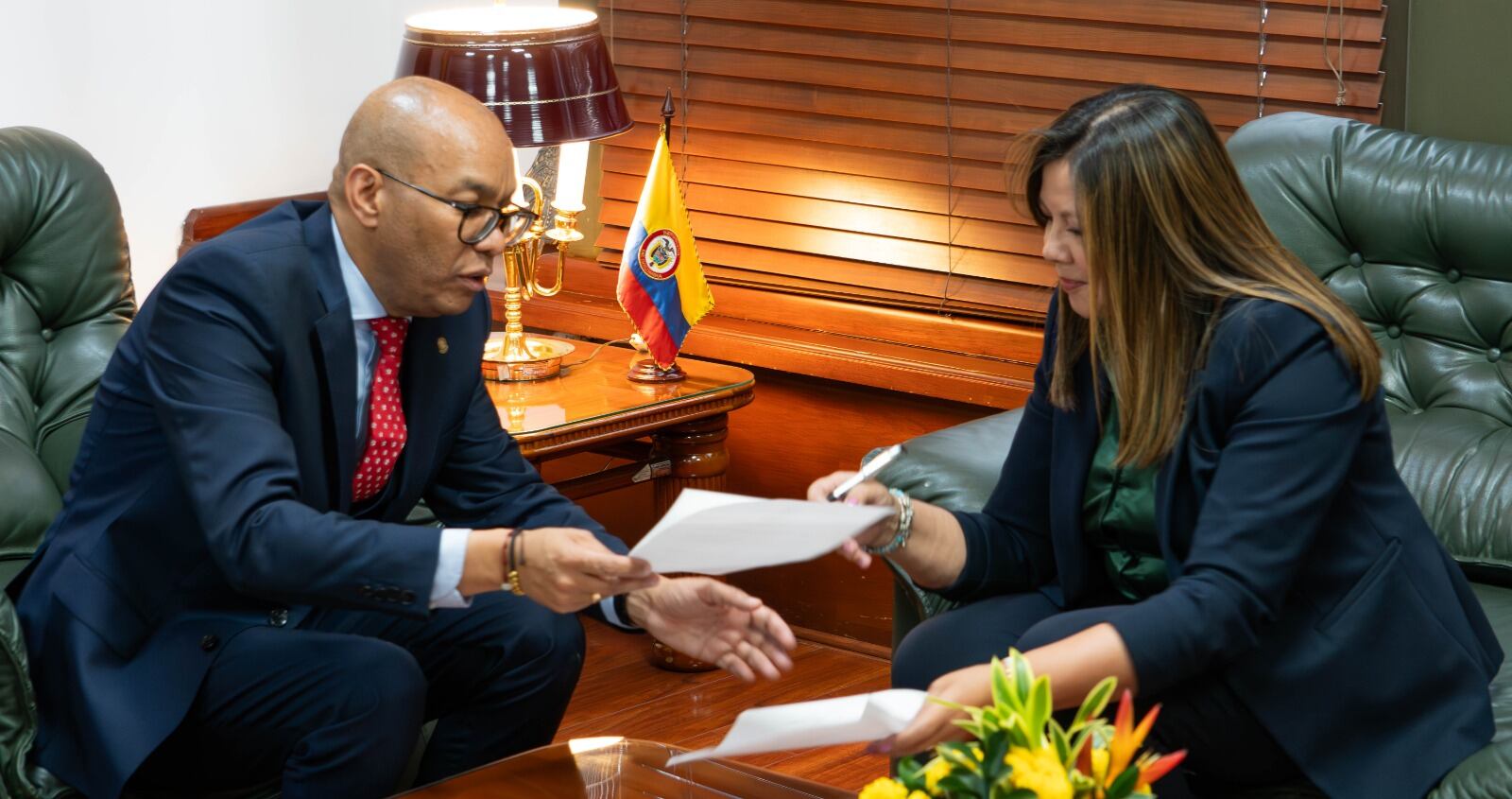 Entrega Acto administrativo del Presidente de la Corte Gerson Chaverra a la Nueva Fiscal General de la Nación, Luz Adriana Camargo