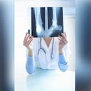 Según el portal Cuerpo mente, la vitamina K2 es un nutriente importante para activar proteínas que regulan el destino del calcio, colaborando en su fijación en los huesos. Foto: Getty images.